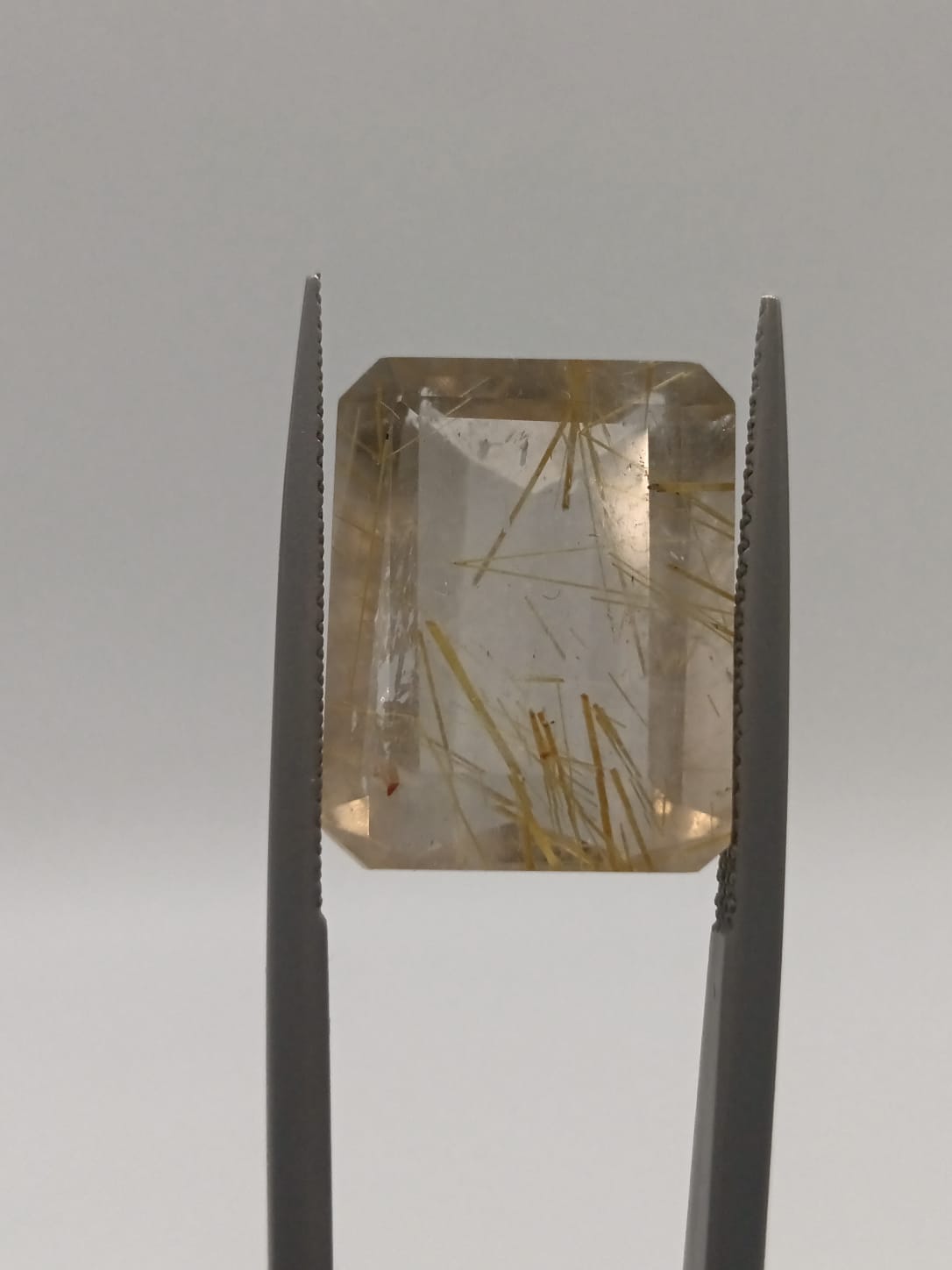 Cuarzo rutilado rectangular de 14.87ct