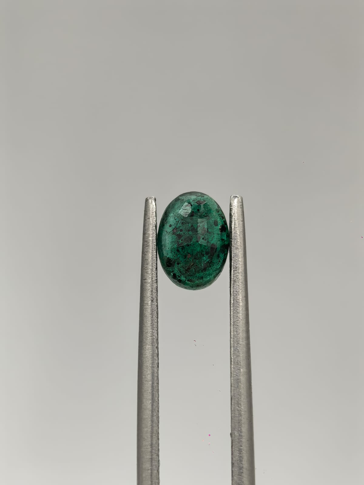 Esmeralda colombiana ovalada de 0.89ct