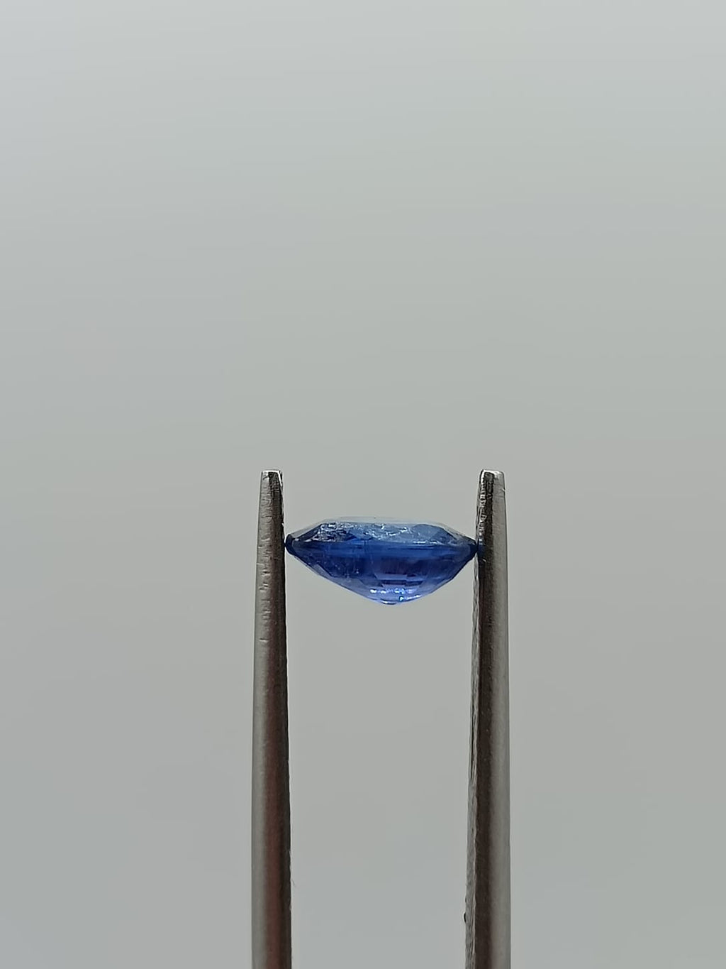 Zafiro ovalado de 0.98ct