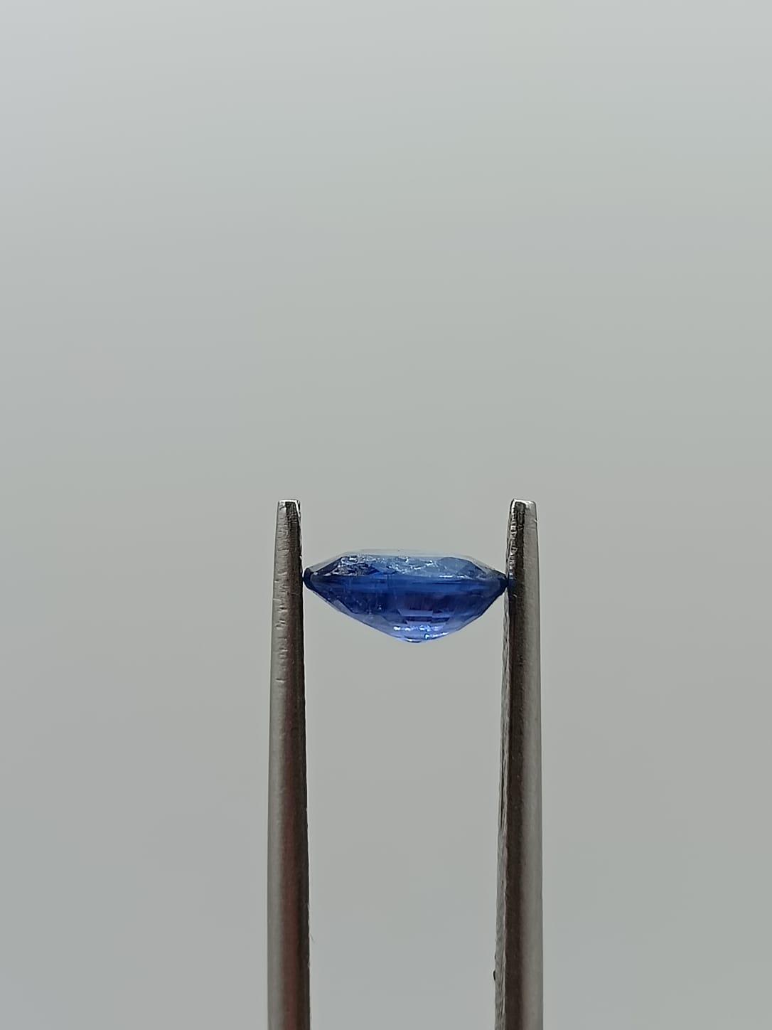 Zafiro ovalado de 0.98ct