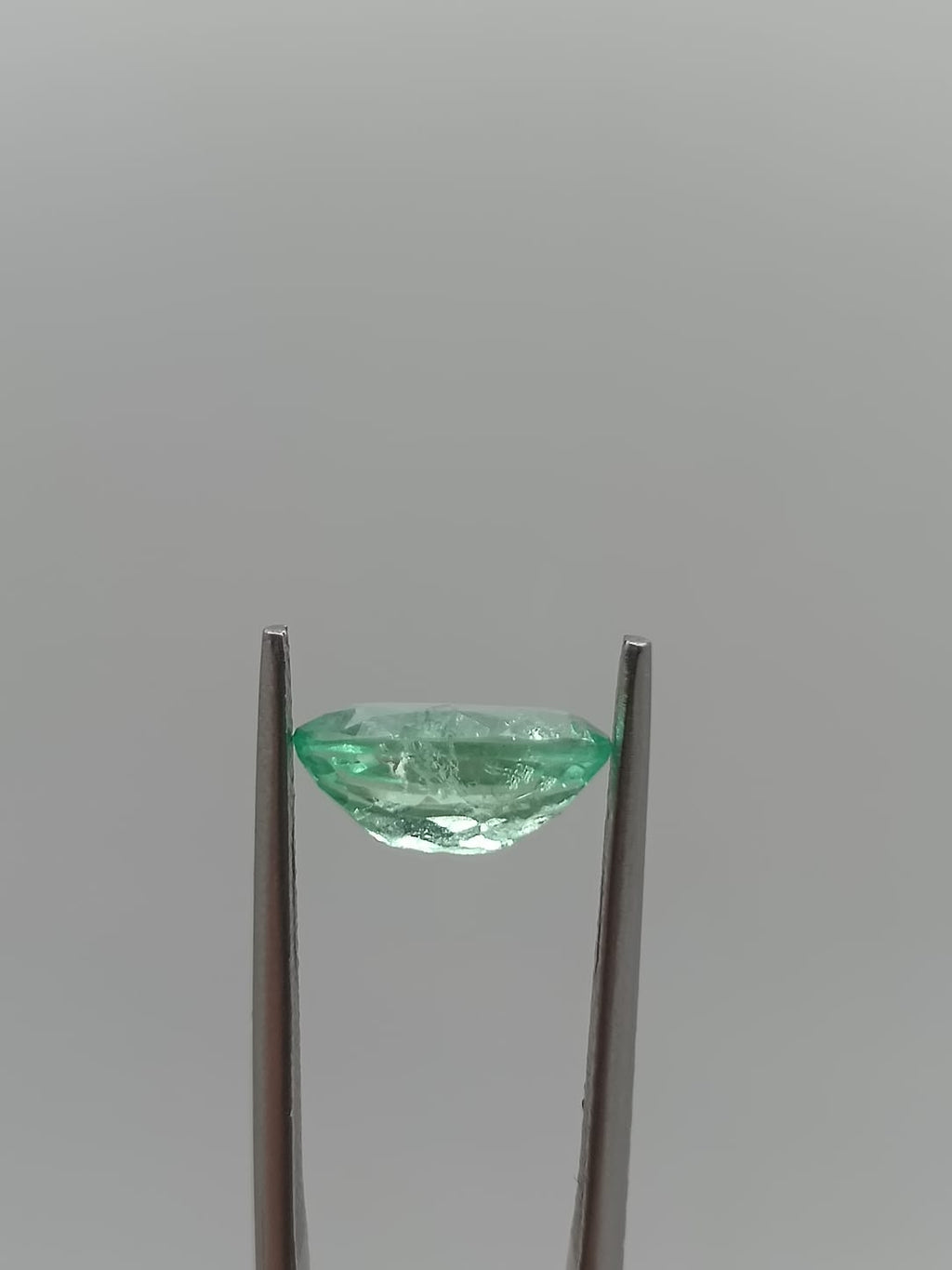 Esmeralda colombiana ovalada de 2.04ct