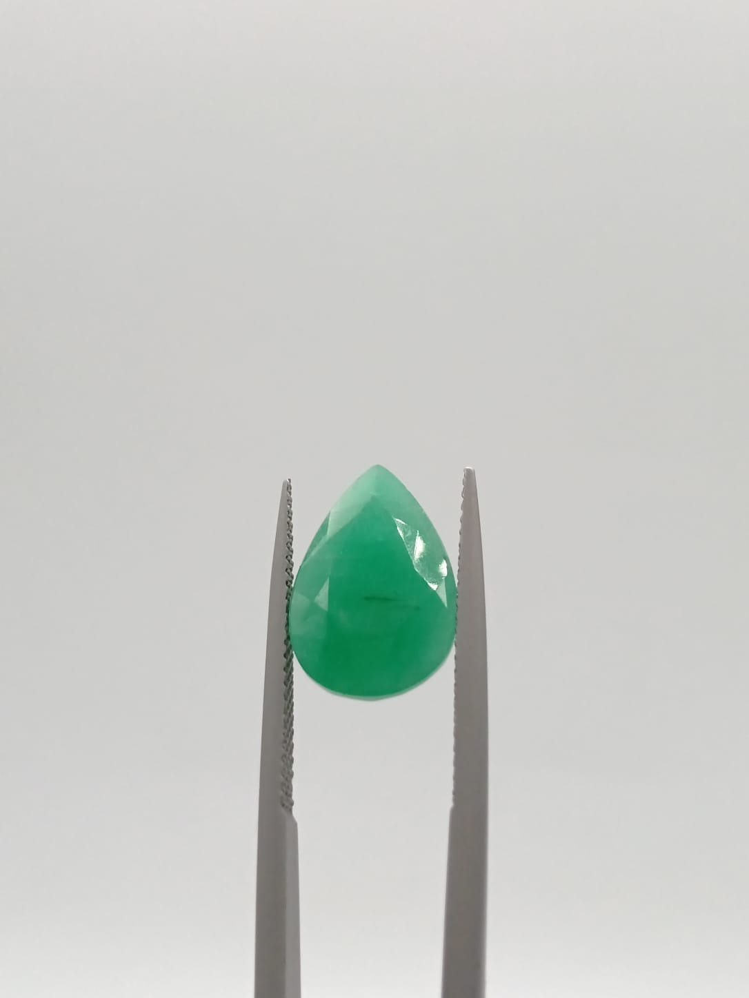 Esmeralda brasileña en forma de gota de 6.08ct