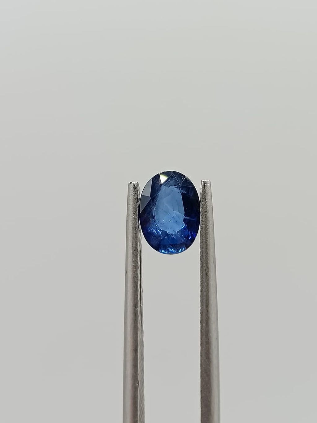 Zafiro ovalado de 0.98ct