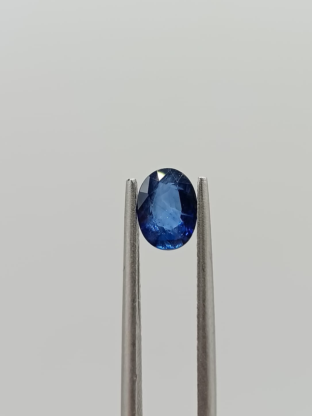 Zafiro ovalado de 0.98ct