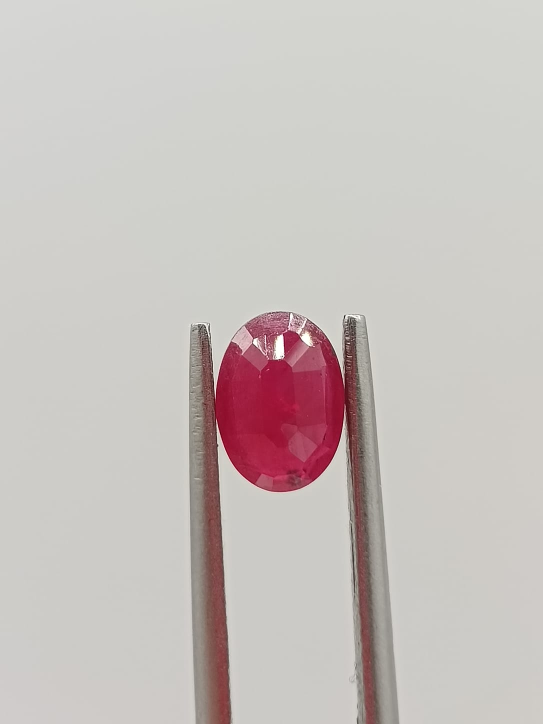 Rubí ovalado de 0.84ct