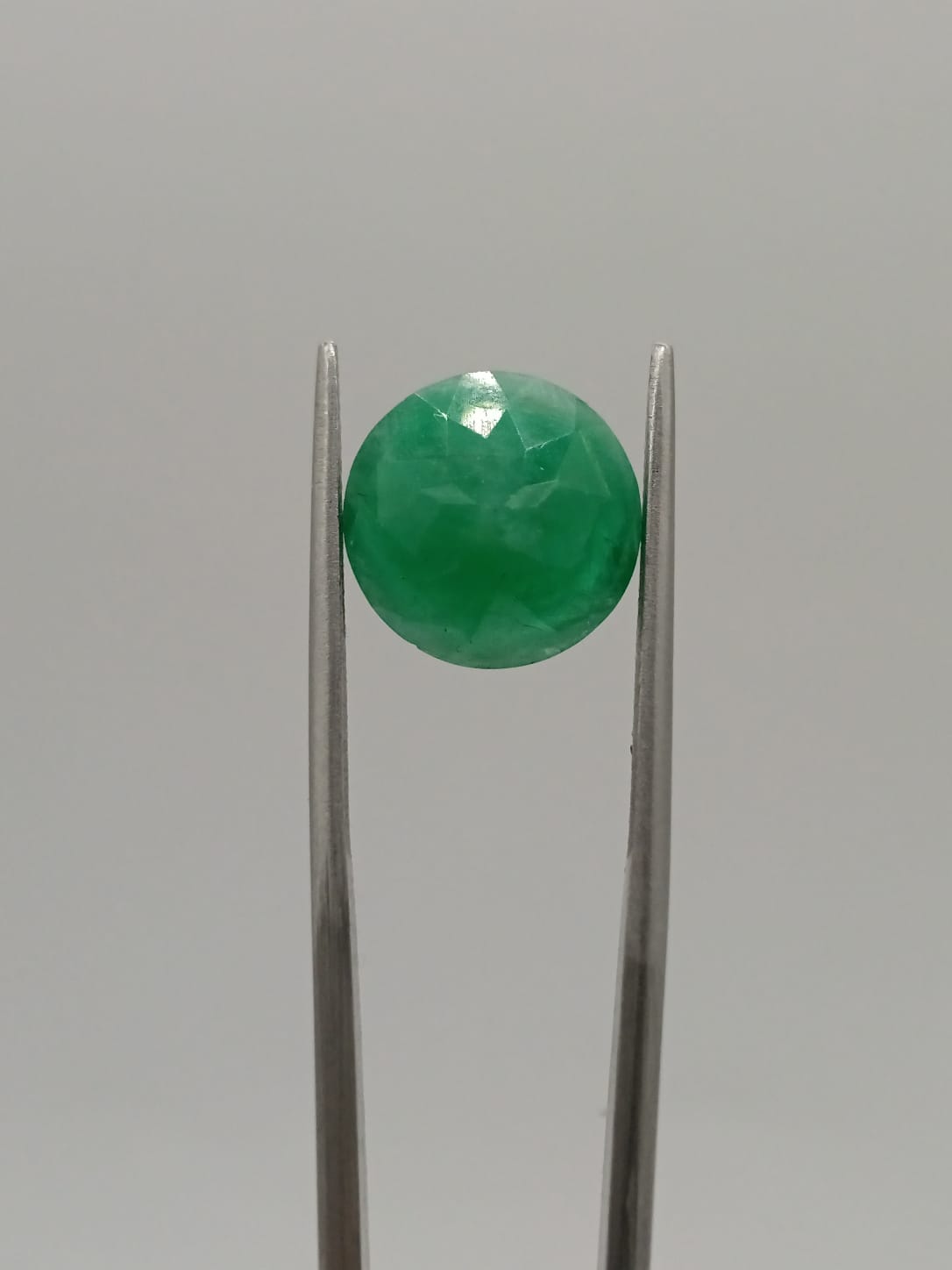 Esmeralda brasileña circular de 5.83ct