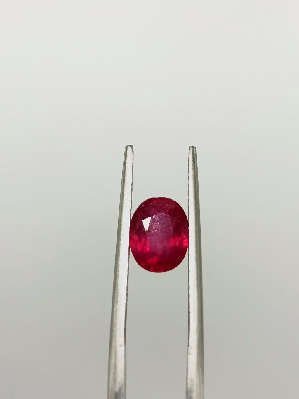 Rubí ovalado de 2.22ct