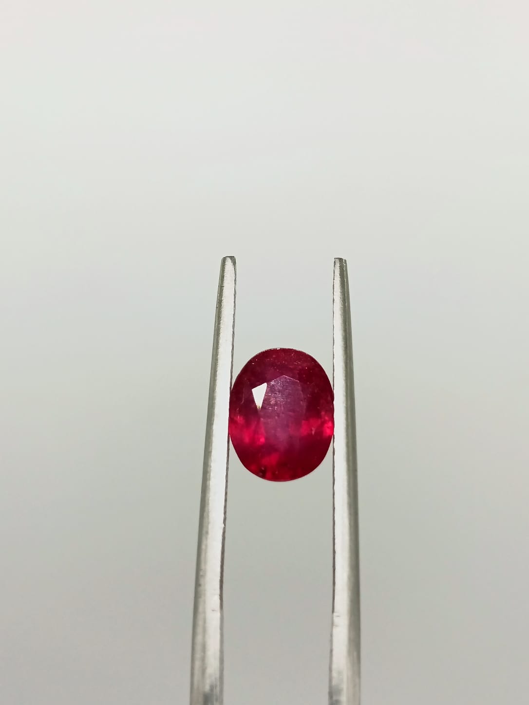 Rubí ovalado de 2.22ct