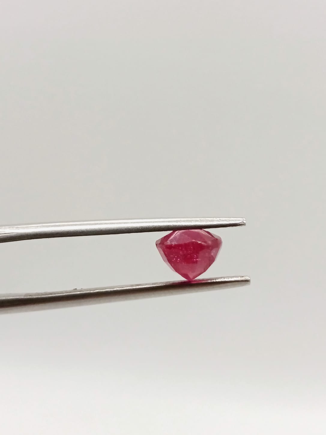 Rubí ovalado de 2.22ct