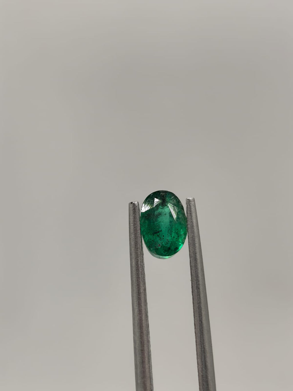 Esmeralda colombiana ovalada de 0.56ct