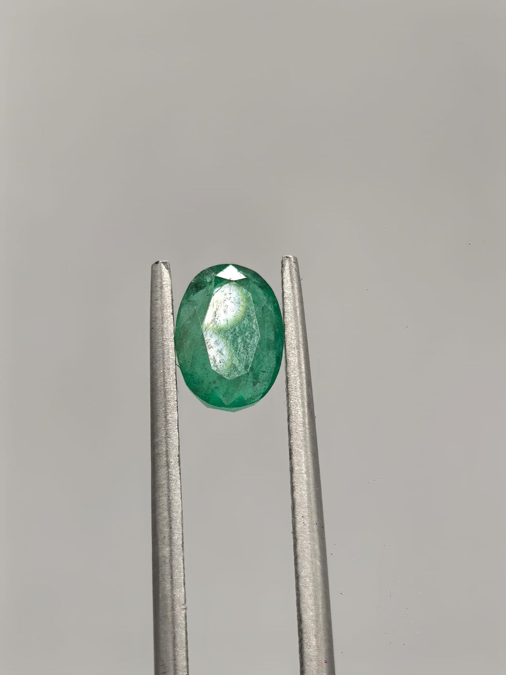 Esmeralda colombiana ovalada de 0.93ct