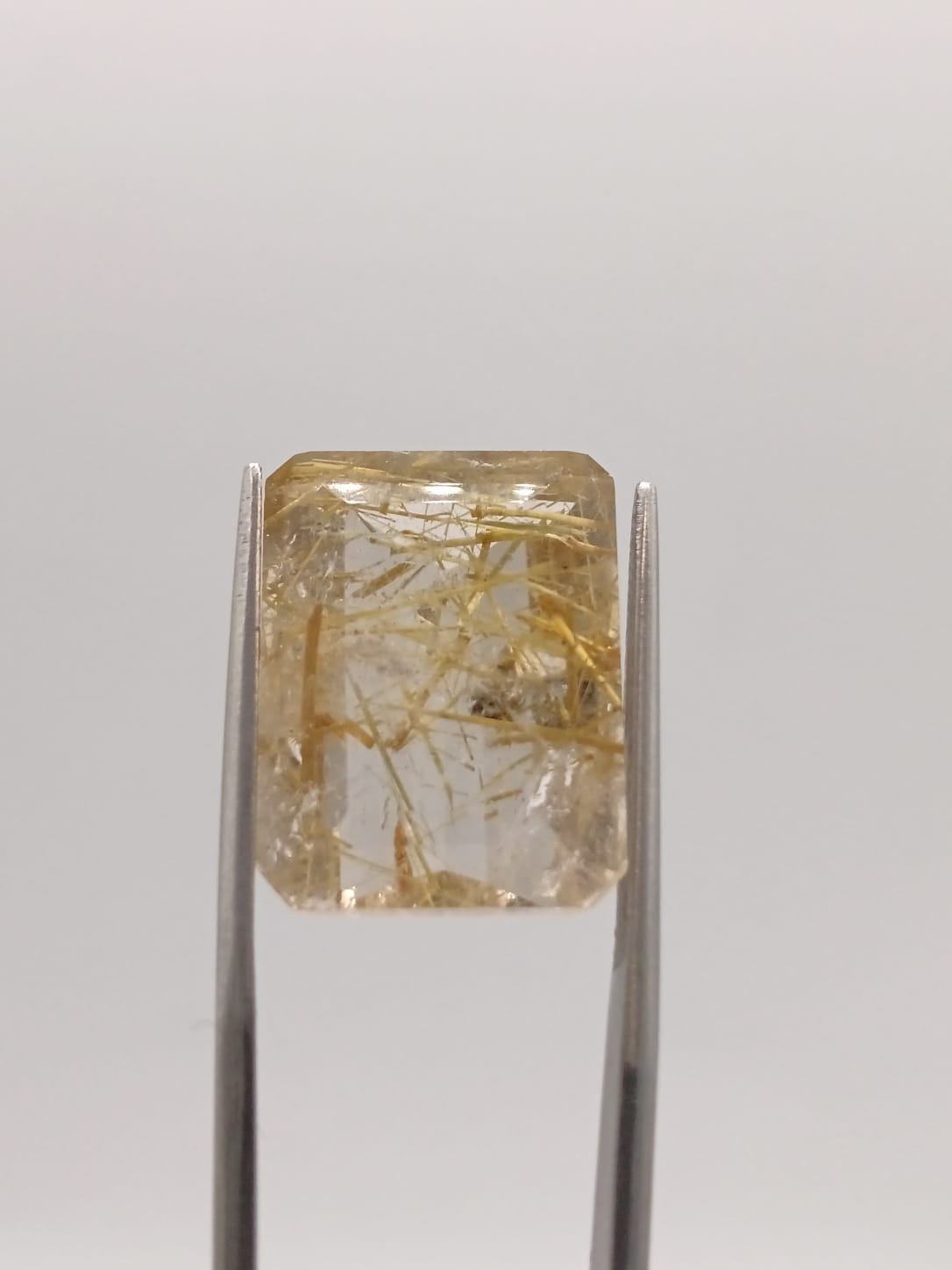 Cuarzo rutilado rectangular de 21.85ct