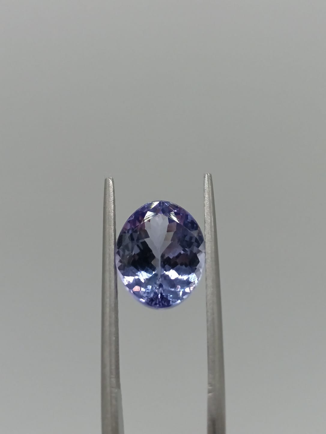 Tanzanita ovalada de 4.01ct