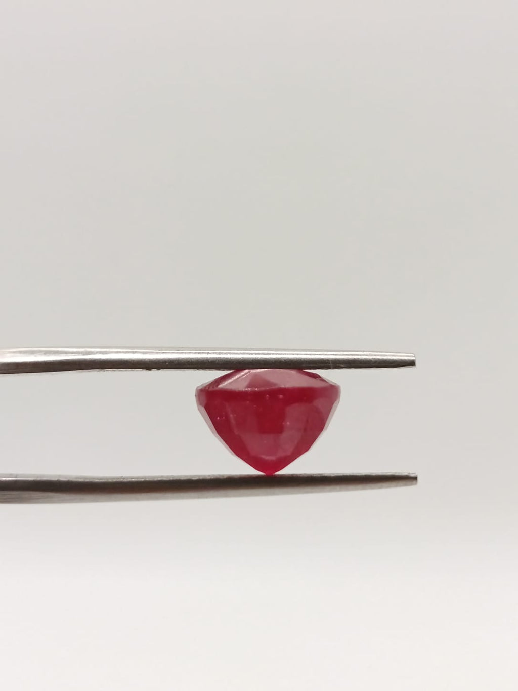 Rubí ovalado de 5.84ct