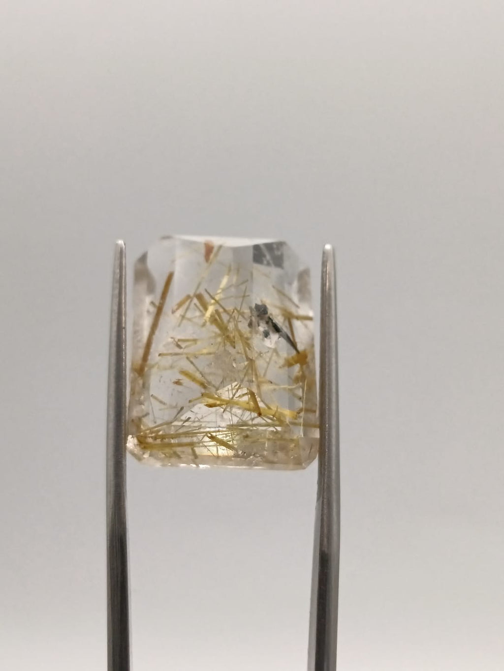 Cuarzo rutilado rectangular de 21.85ct