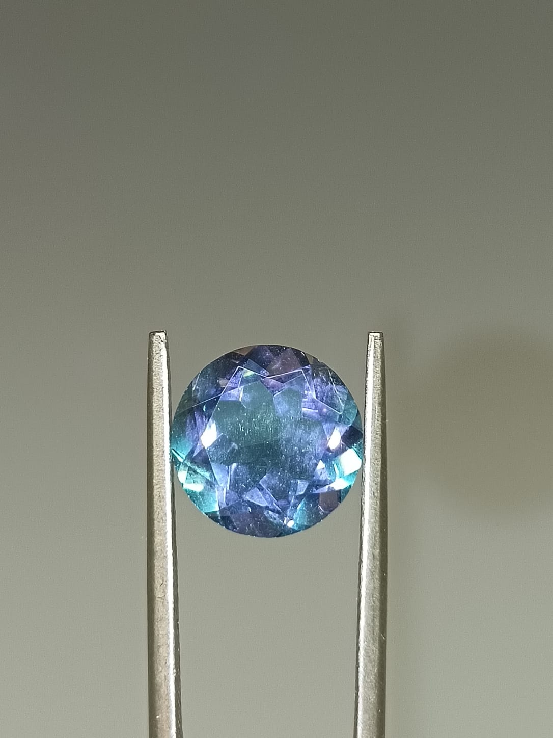 Alejandrita circular de 2.85ct