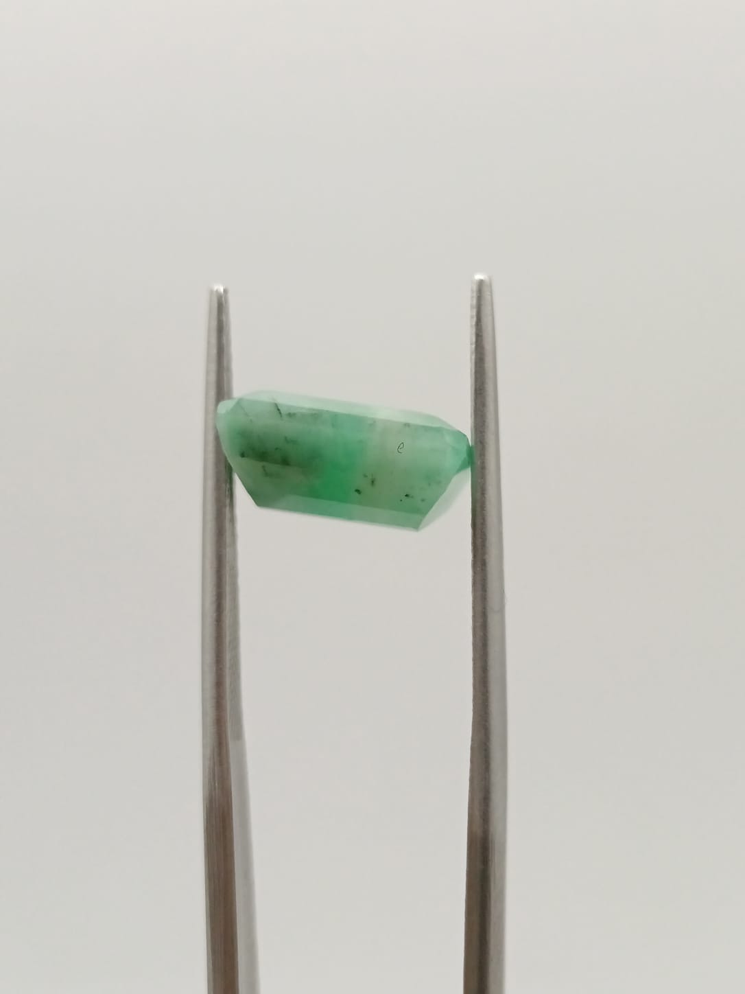 Esmeralda brasileña rectangular de 3.99ct