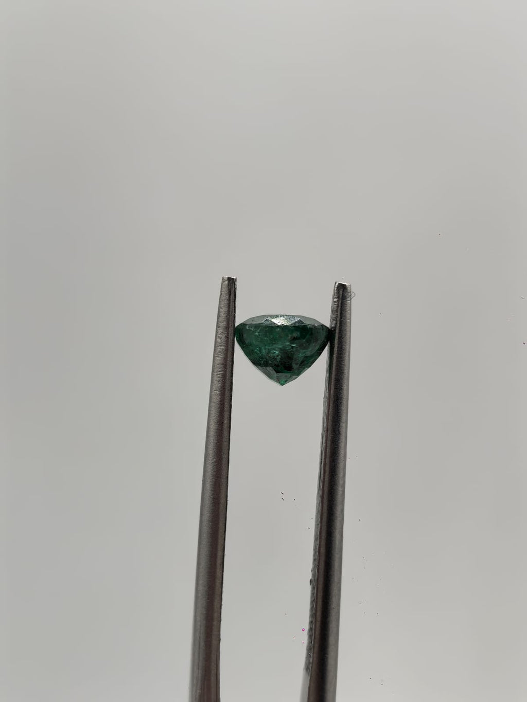 Esmeralda colombiana ovalada de 0.89ct