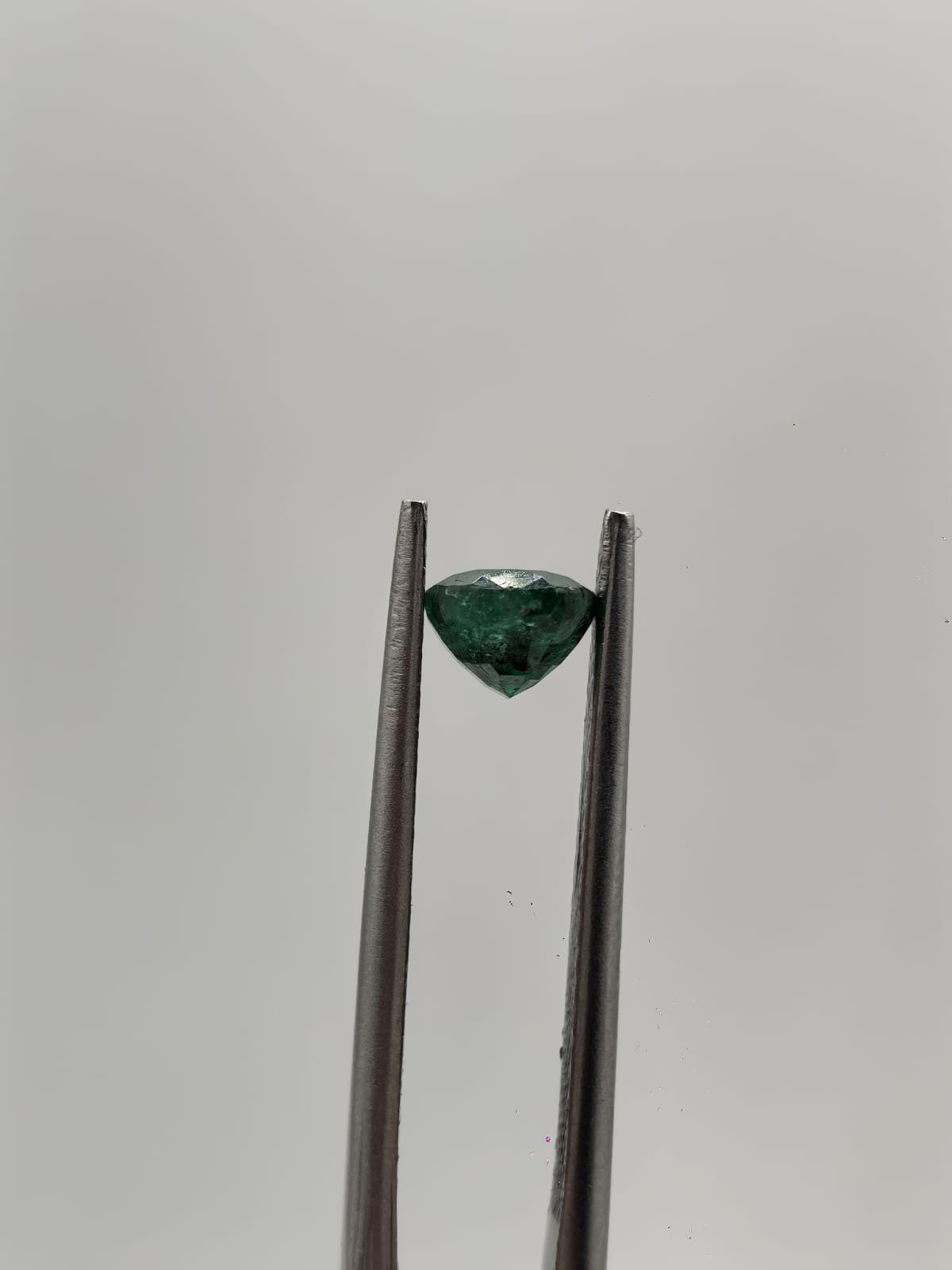 Esmeralda colombiana ovalada de 0.89ct