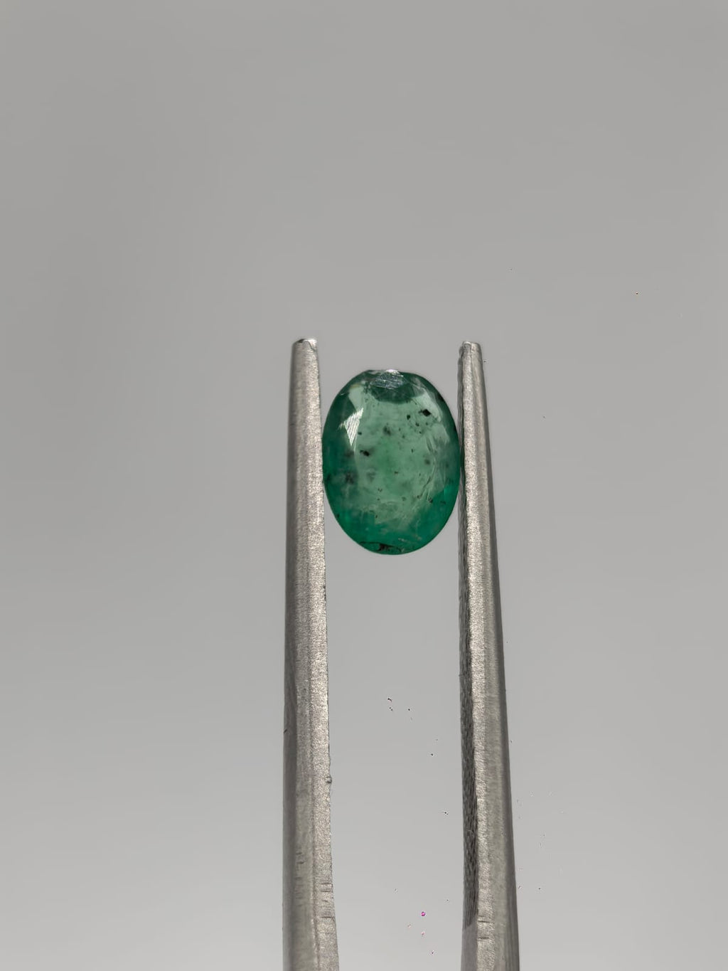 Esmeralda colombiana oval de 0.65ct