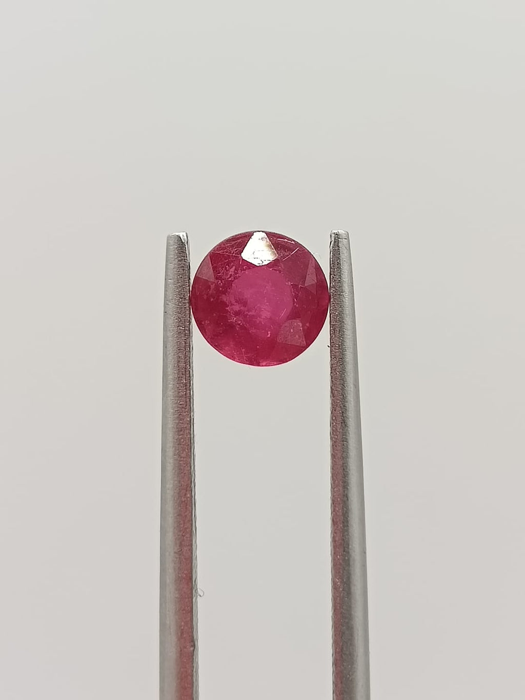 Rubí circular de 0.96ct