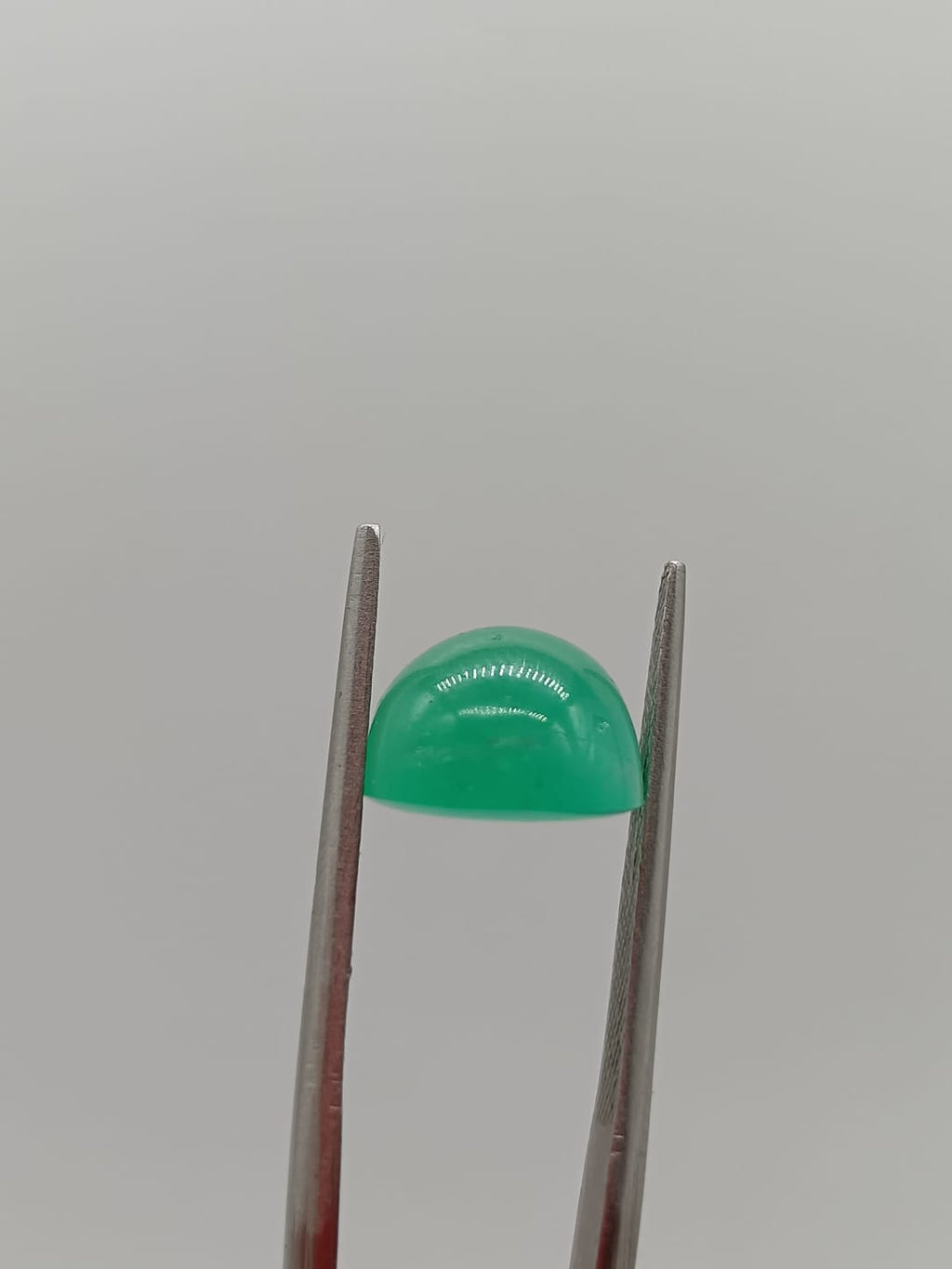 Esmeralda colombiana ovalada de 6.83ct