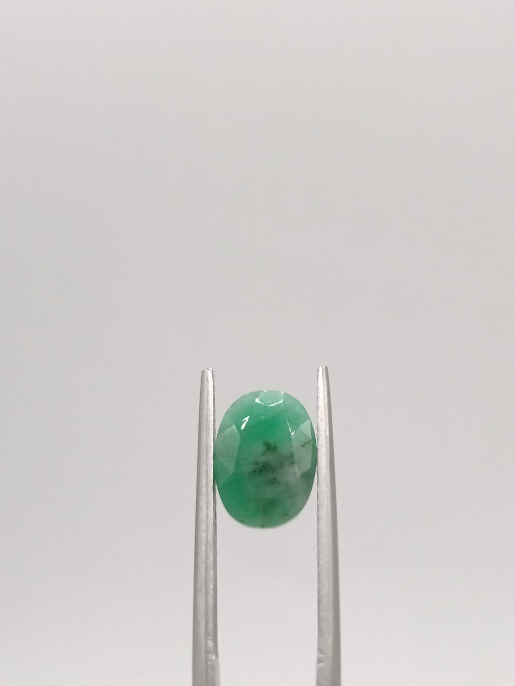 Esmeralda brasileña ovalada de 2.06ct