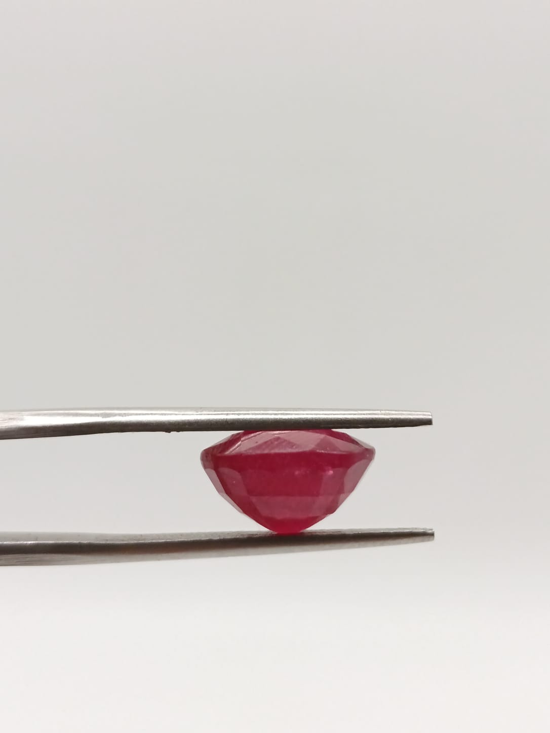 Rubí ovalado de 5.84ct