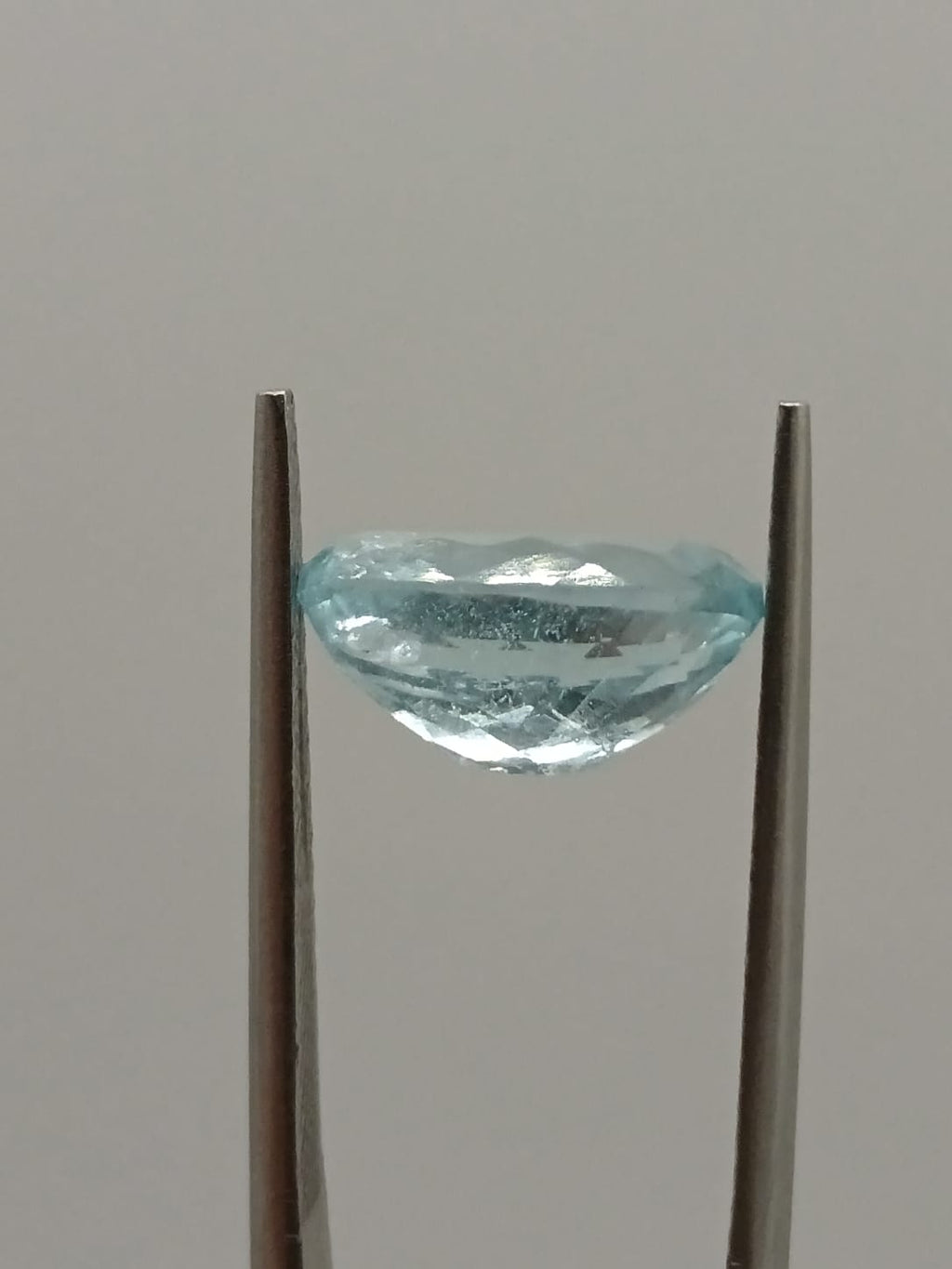 Aguamarina ovalada de 3.35ct