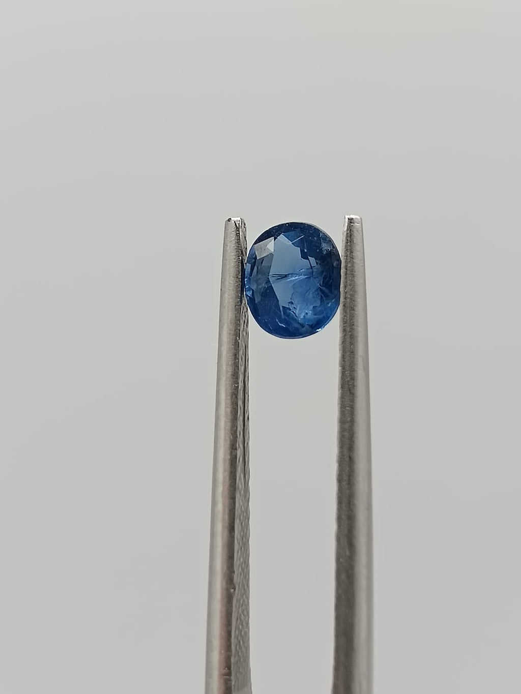 Zafiro ovalado de 0.68ct