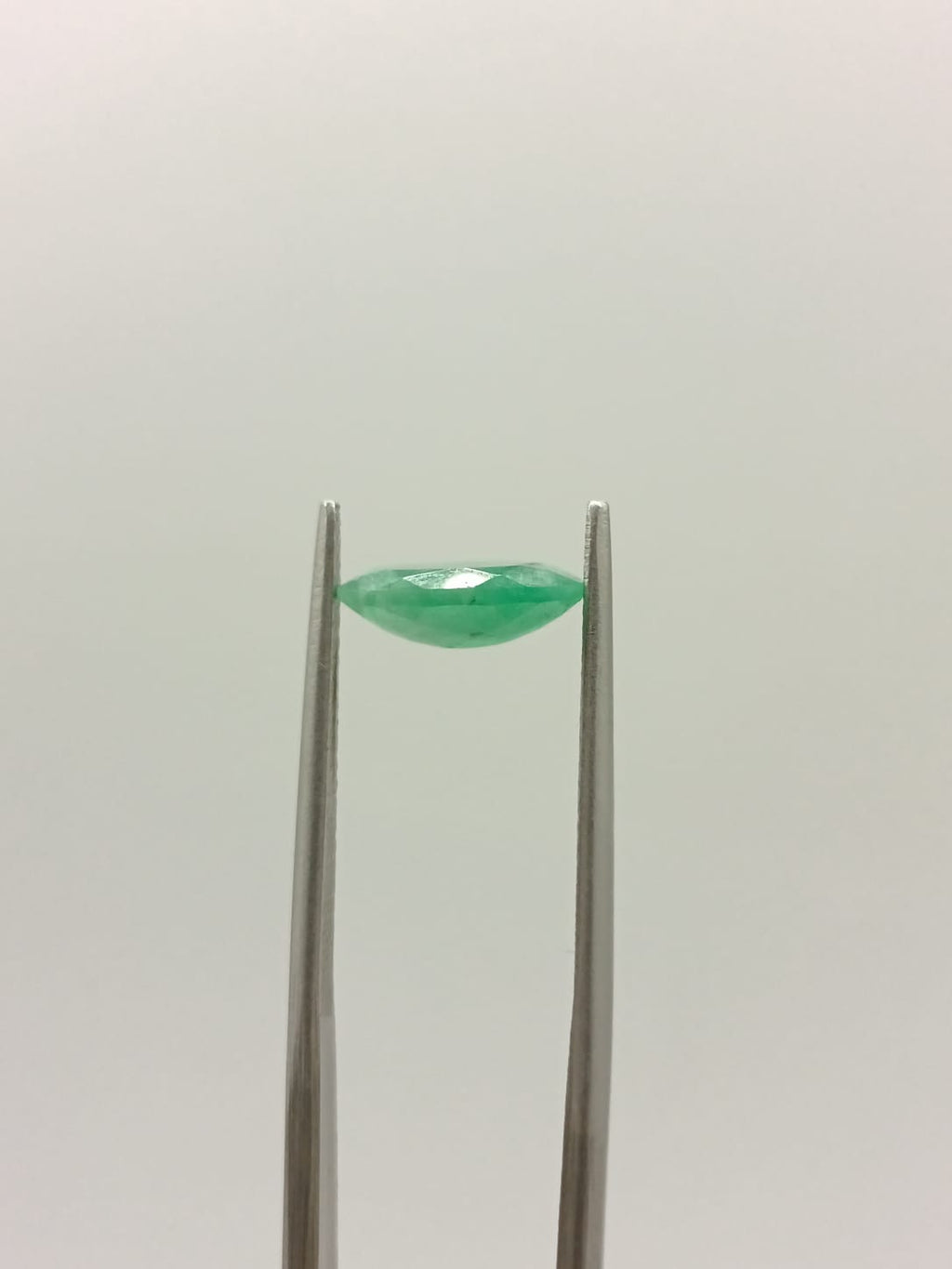 Esmeralda brasileña ovalada de 1.39ct