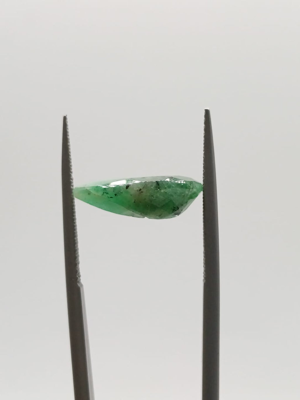 Esmeralda brasileña en forma de gota de 3.35ct