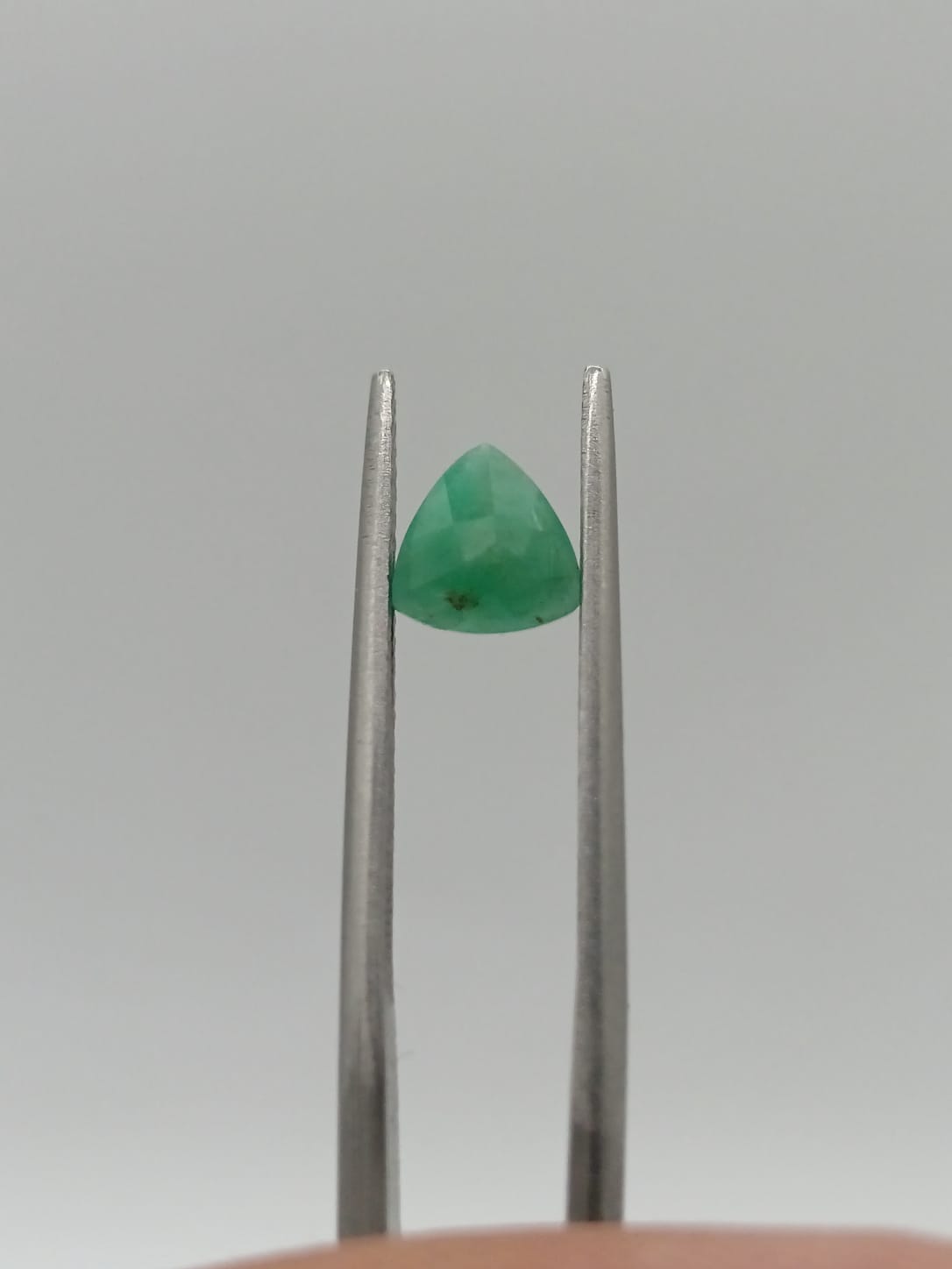 Esmeralda brasileña corte trillion de 0.71ct