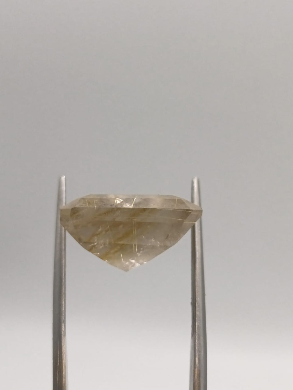 Cuarzo rutilado rectangular de 24.03ct