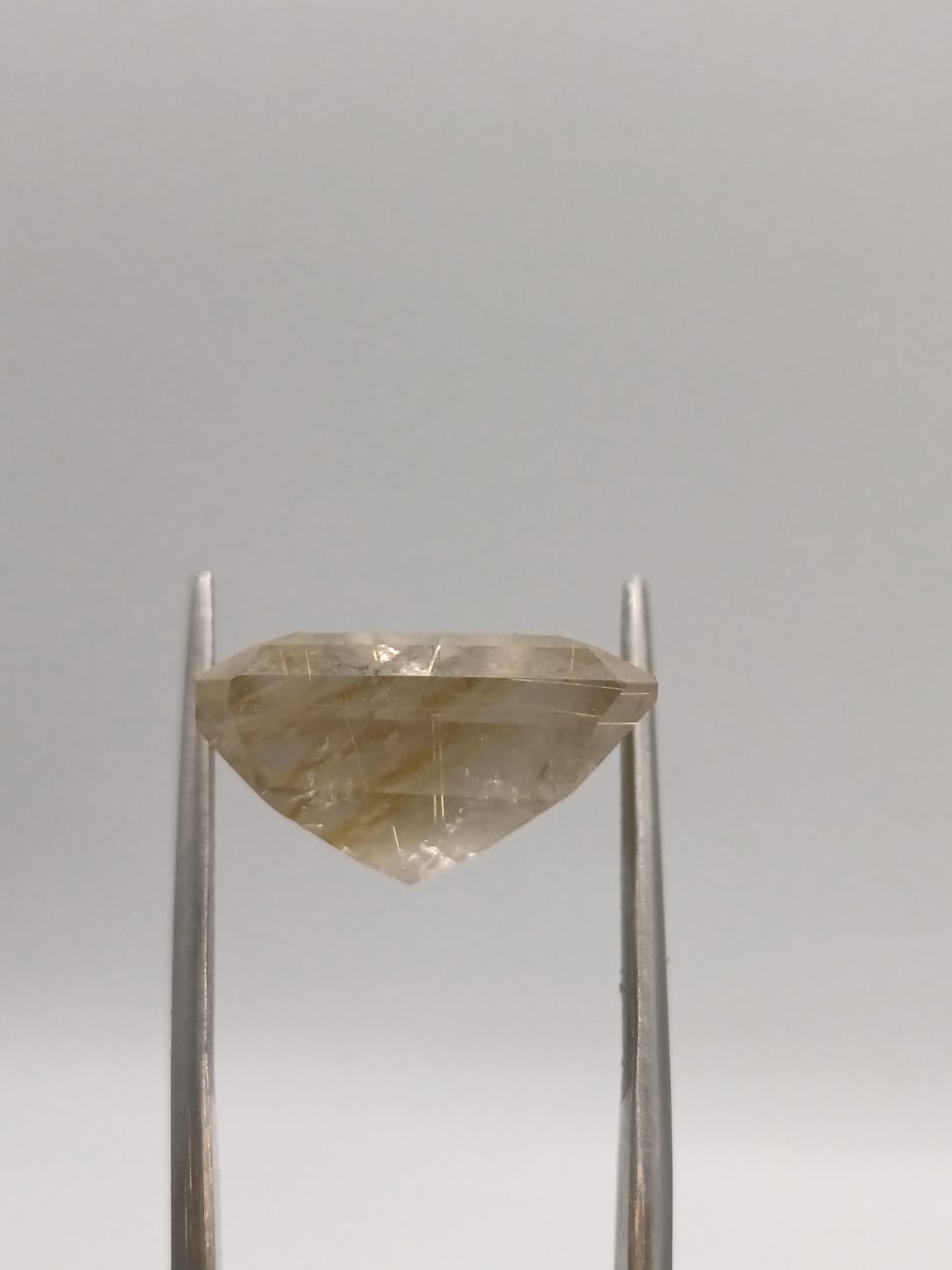 Cuarzo rutilado rectangular de 24.03ct