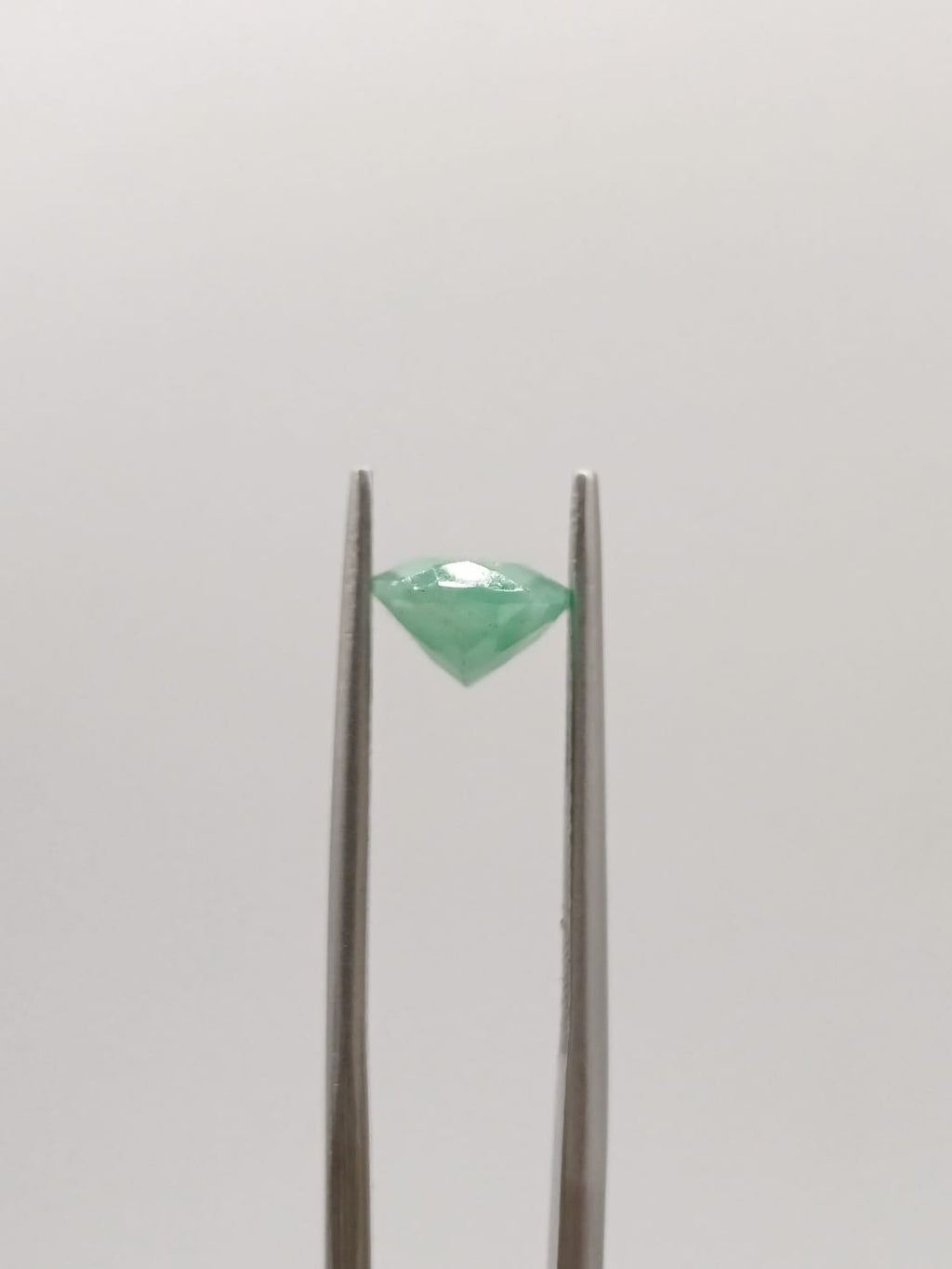 Esmeralda brasileña ovalada de 1.90ct