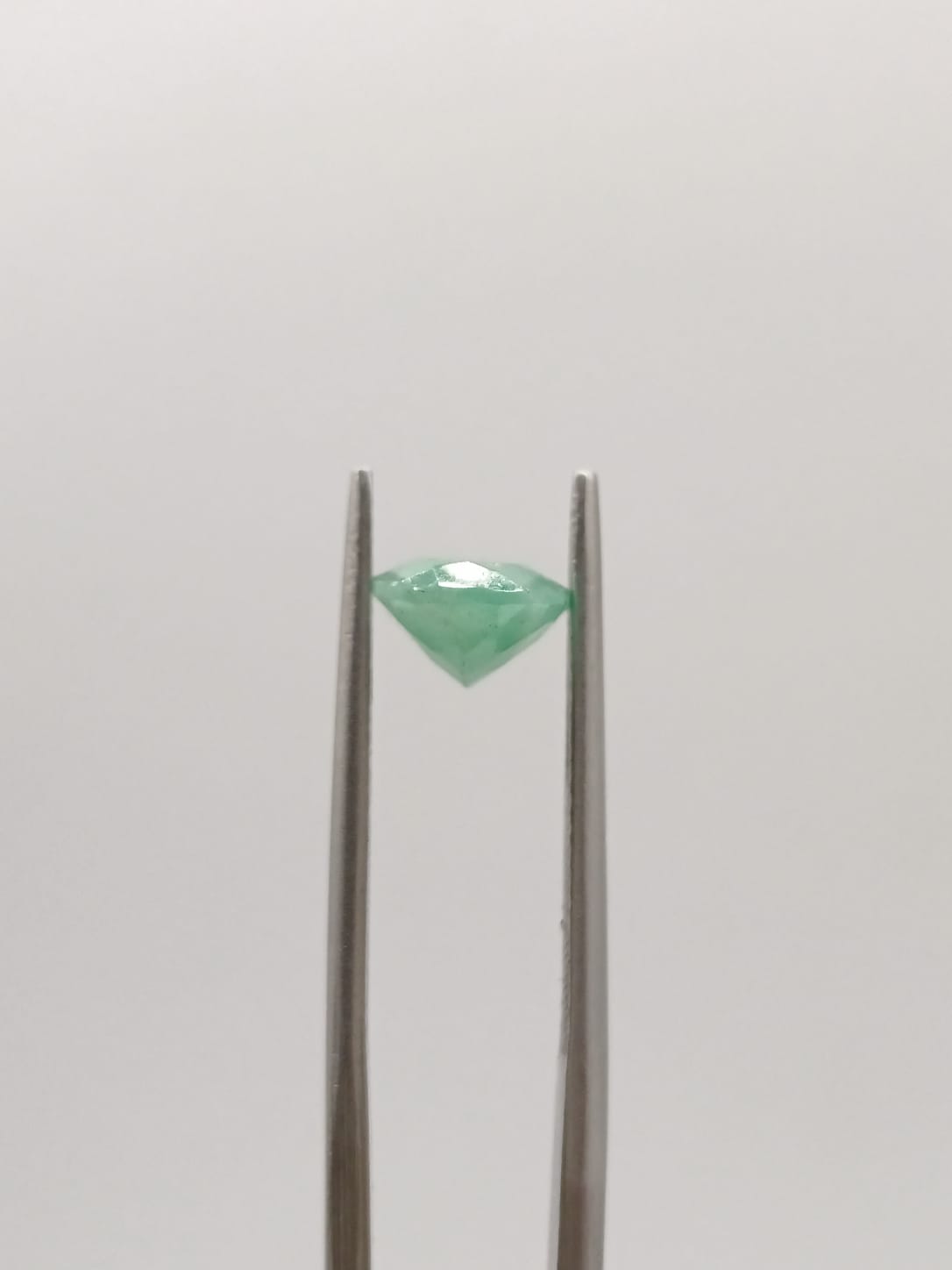 Esmeralda brasileña ovalada de 1.90ct