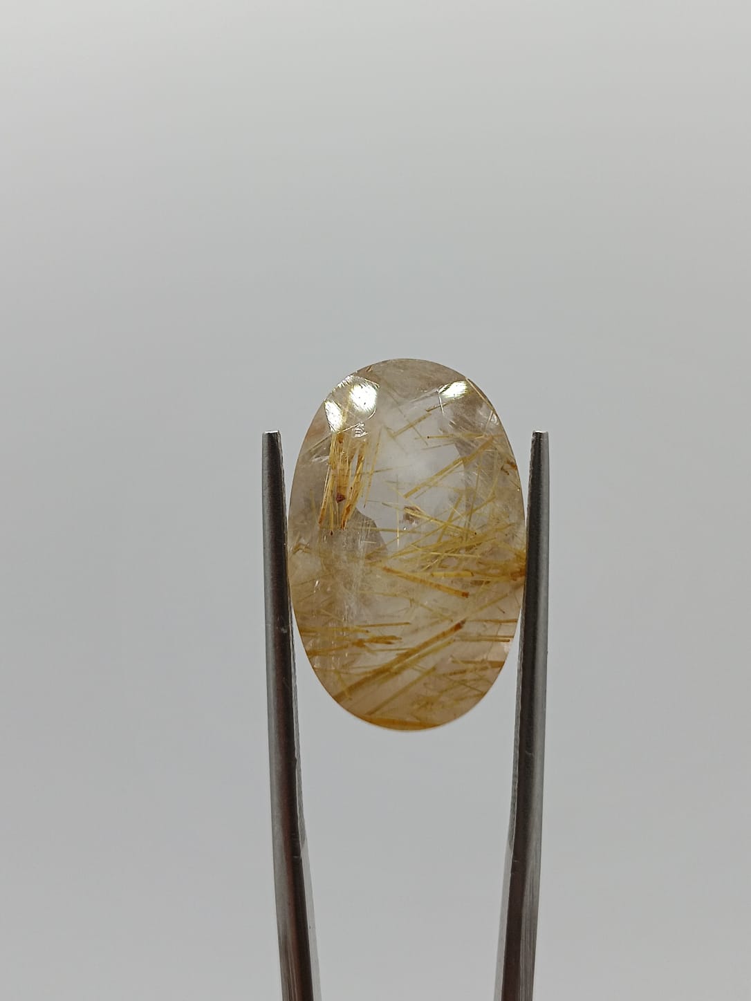 Cuarzo rutilado ovalado de 11.26ct