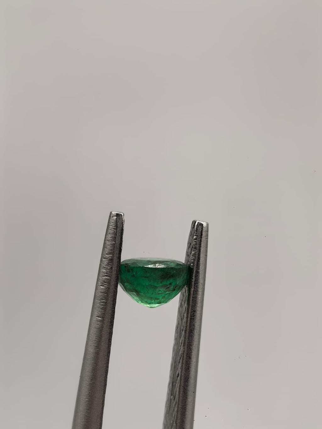 Esmeralda colombiana circular de 0.32ct