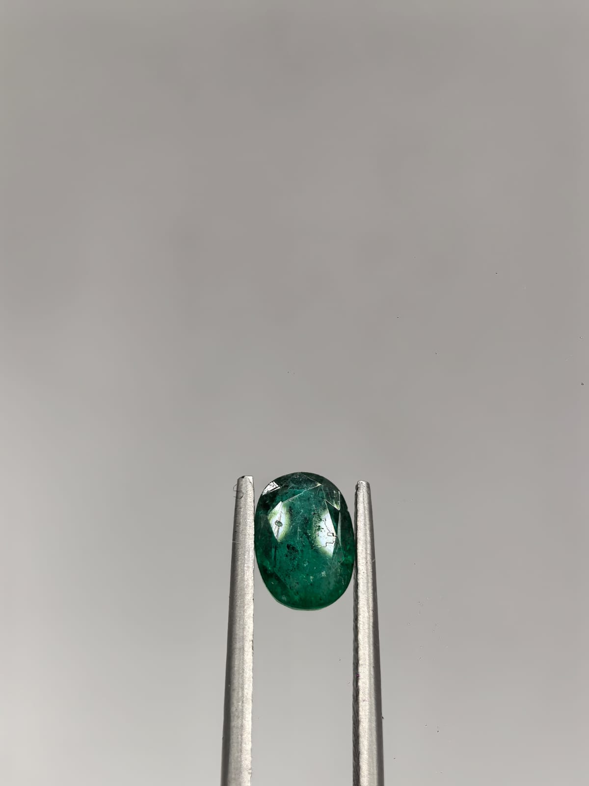 Esmeralda colombiana oval de 1.04ct