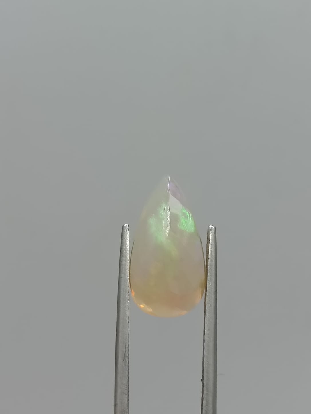 Ópalo forma de gota de 2.37ct