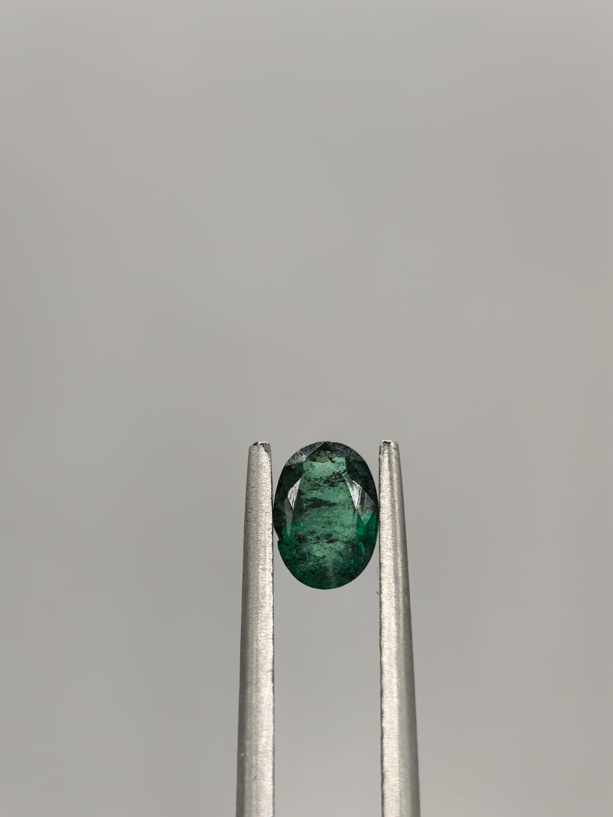 Esmeralda colombiana ovalada de 0.43ct