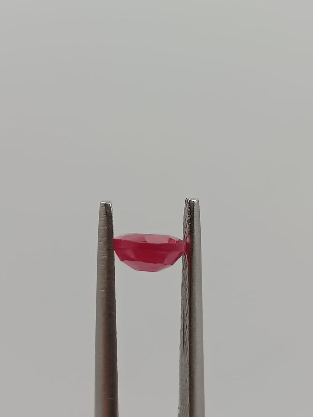 Rubí ovalado de 1.09ct