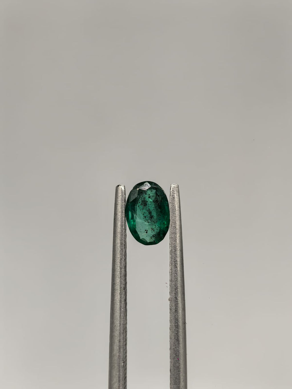 Esmeralda colombiana ovalada de 0.40ct