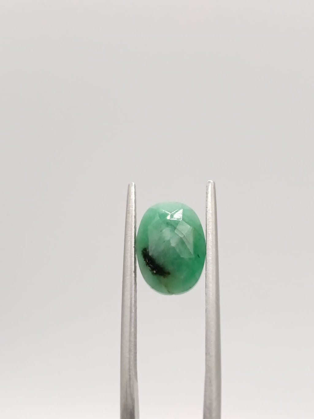 Esmeralda brasileña ovalada de 2.06ct