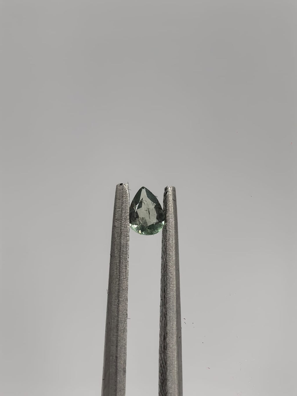 Alexandrita natural forma de gota de 0.06ct