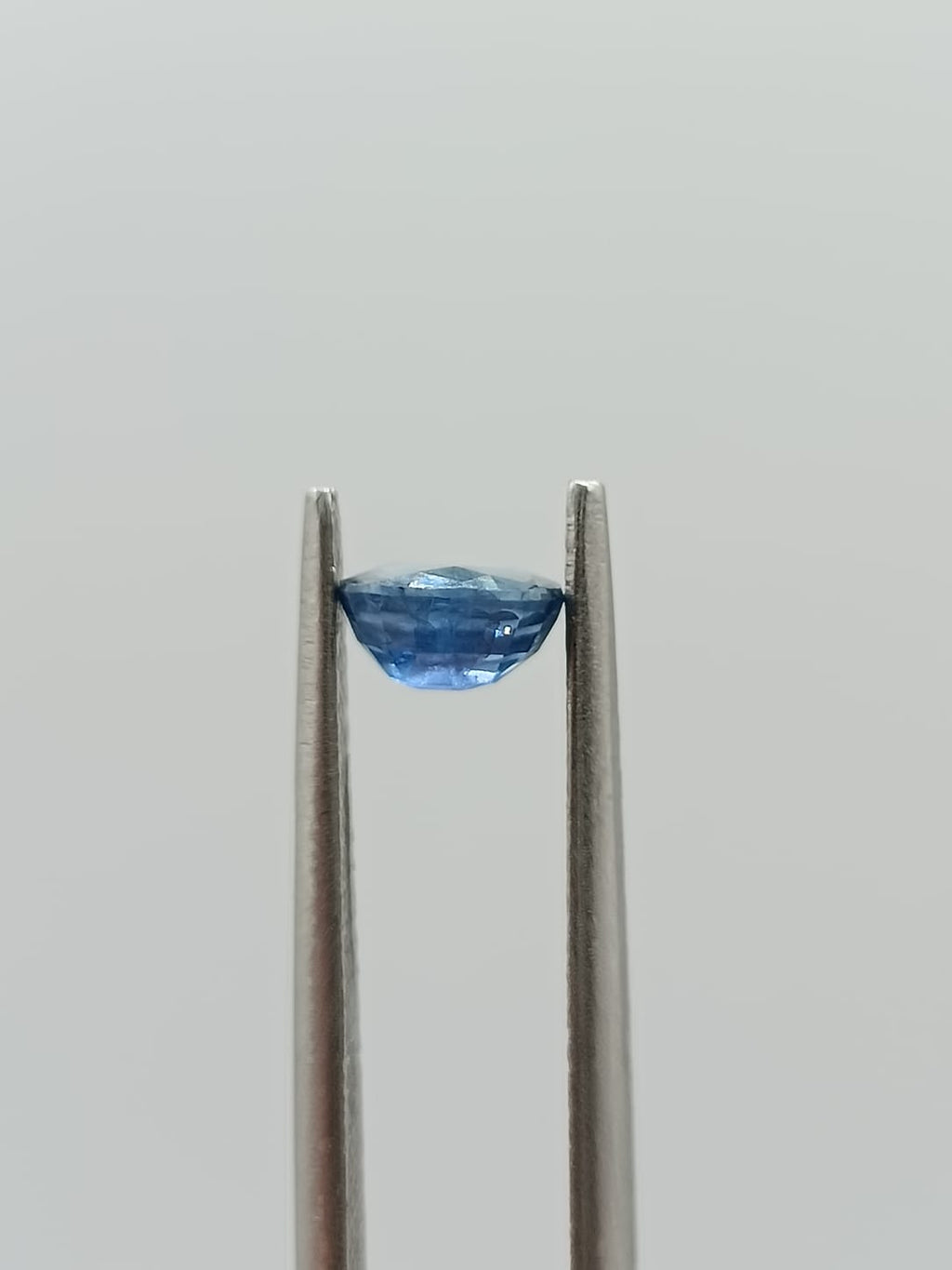 Zafiro ovalado de 0.68ct
