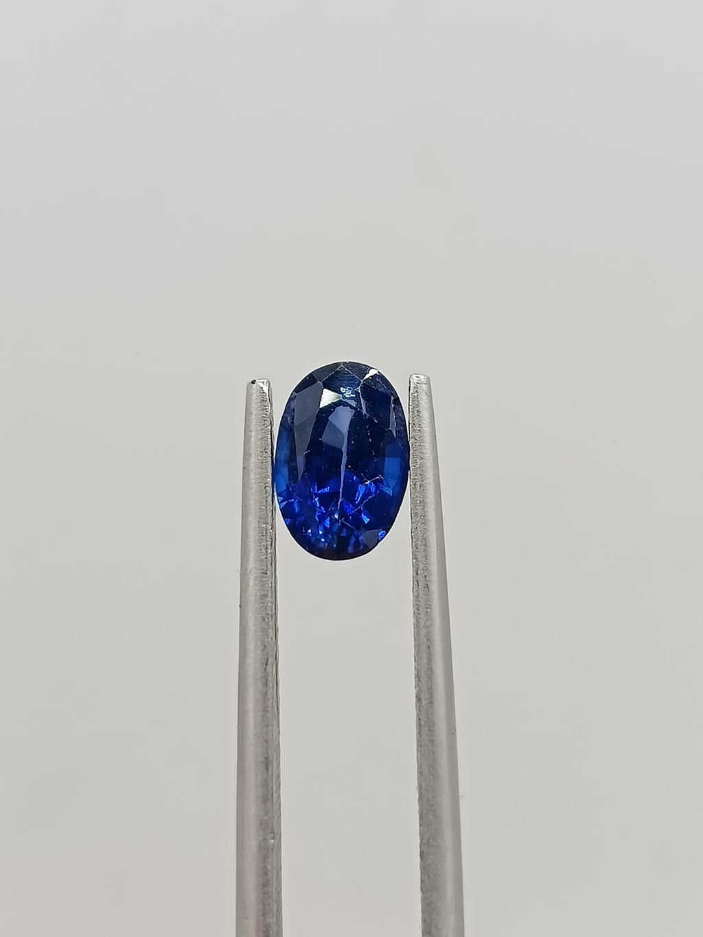 Zafiro ovalado de 0.97ct