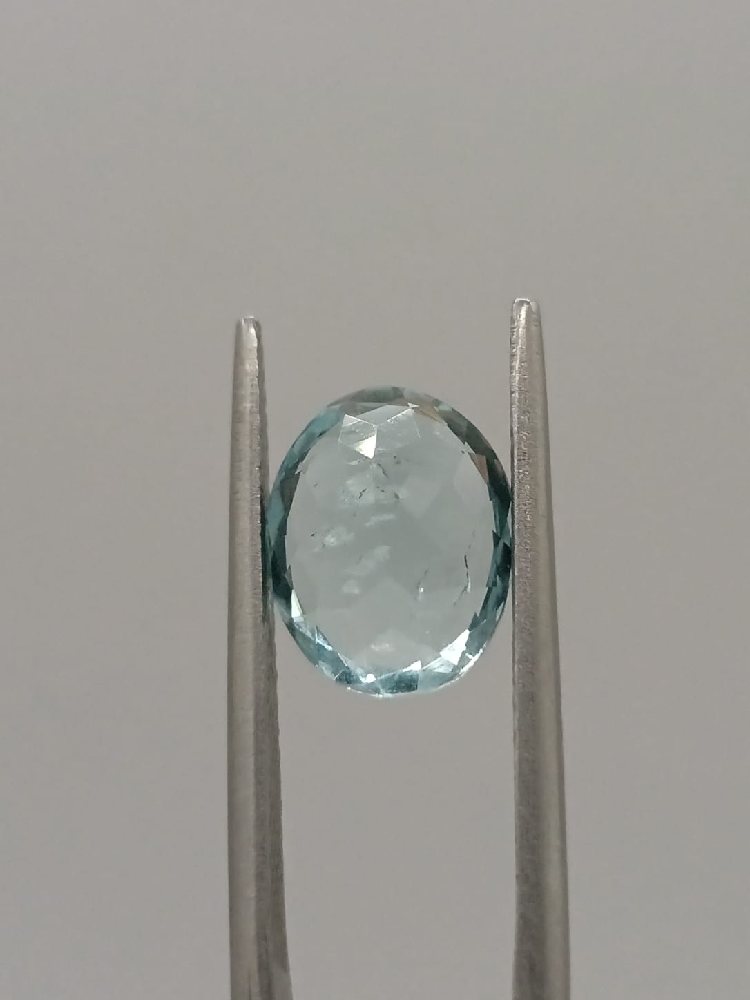 Aguamarina ovalada de 2.39ct