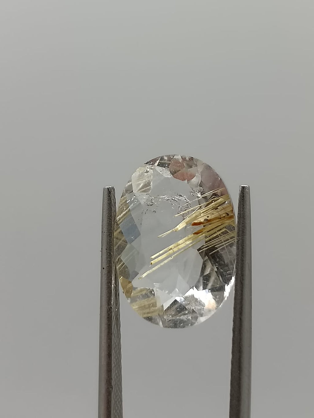 Cuarzo rutilado ovalado de 5.29ct